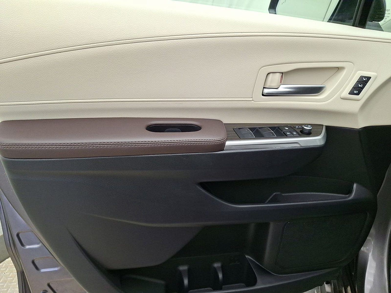 Certified 2023 Toyota Sienna Platinum AWD/4WD image 10