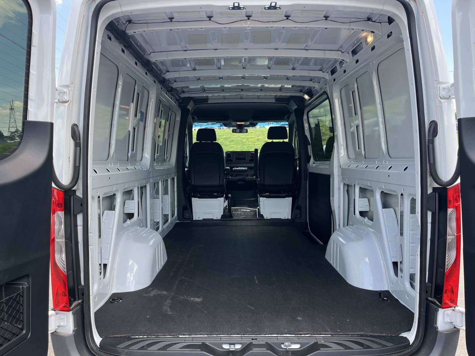Used 2024 Mercedes-Benz Sprinter 2500 image 11