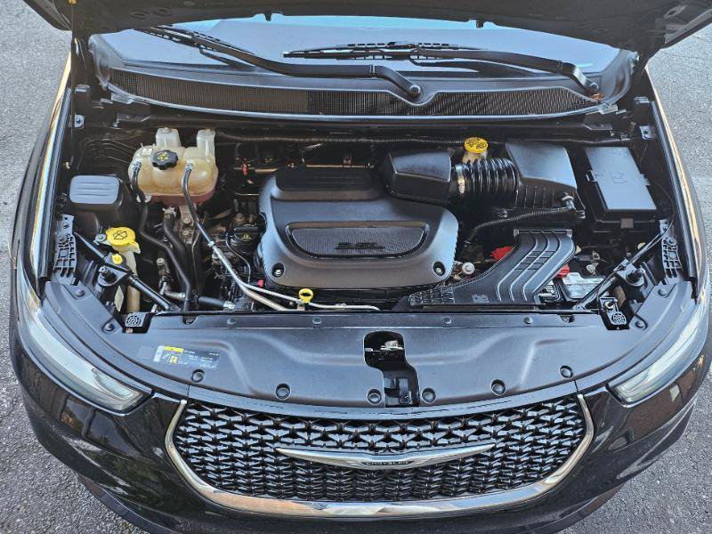 Used 2021 Chrysler Pacifica Touring-L FWD image 24