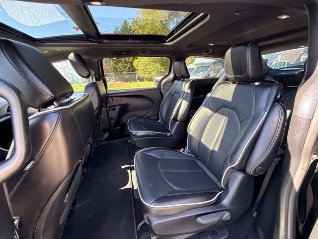 Used 2023 Chrysler Pacifica Limited w/ S Appearance Package FWD image 14