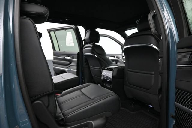 New 2026 Jeep Grand Wagoneer L Summit AWD/4WD image 30