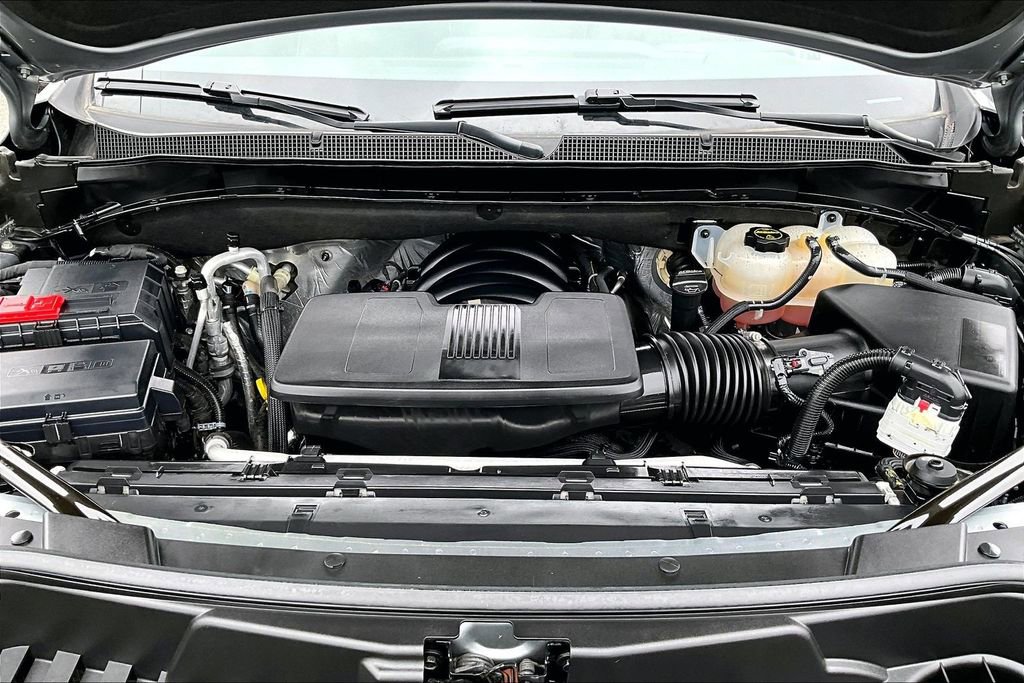 Used 2025 Chevrolet Suburban Premier image 13