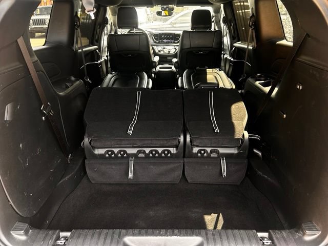Used 2025 Chrysler Pacifica Select FWD image 33