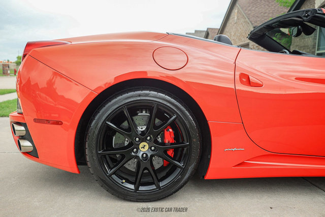 Used 2012 Ferrari California RWD image 10