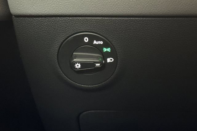 Certified 2022 Volkswagen Taos SE image 33