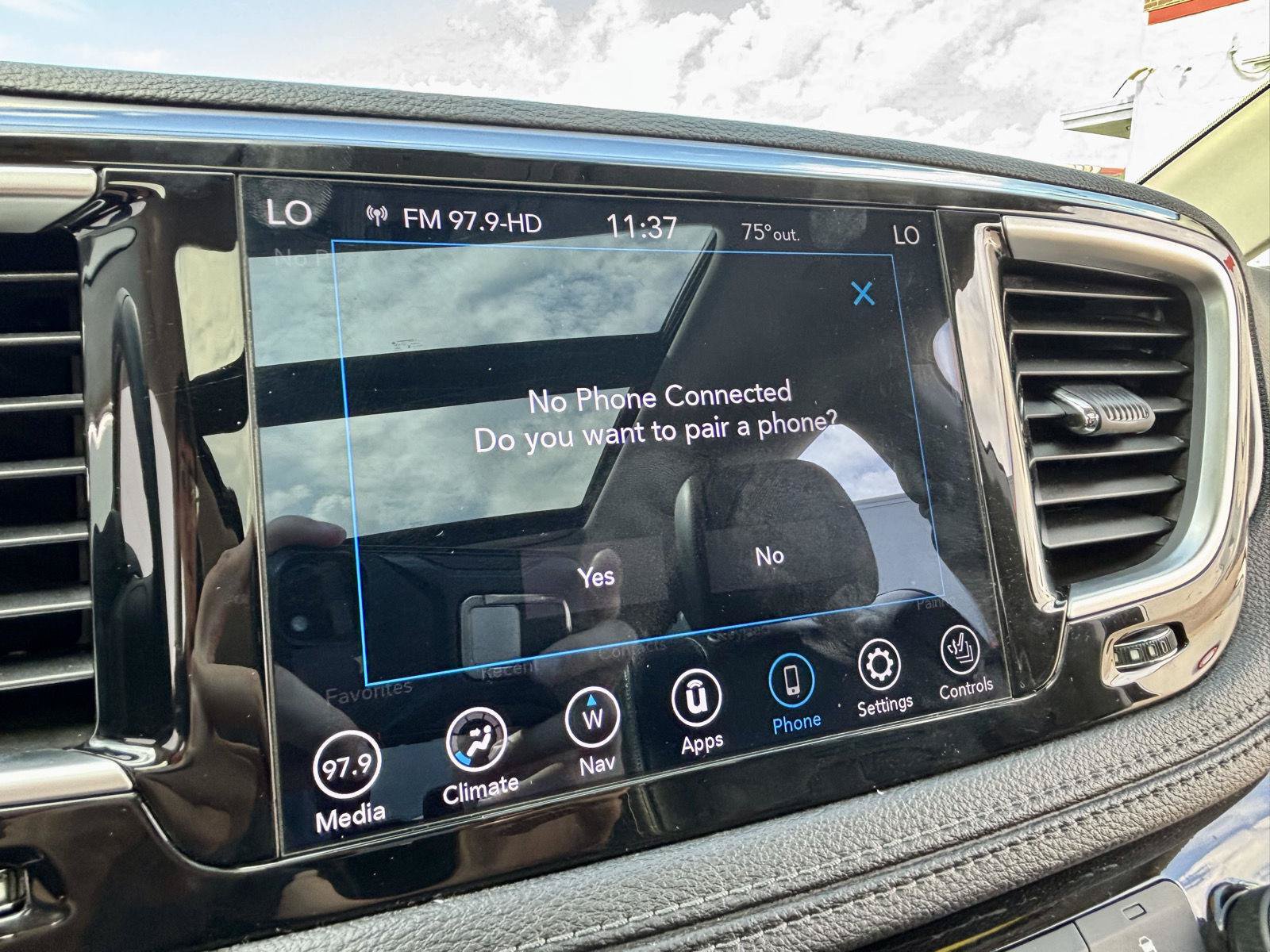 Used 2018 Chrysler Pacifica Limited FWD image 28