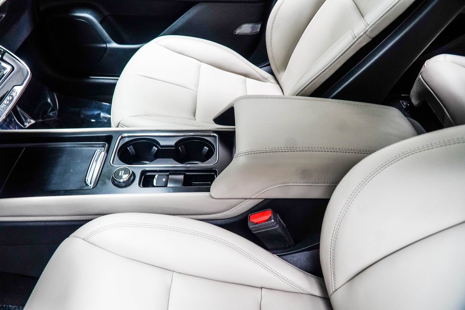 Used 2025 Lincoln Corsair AWD image 21