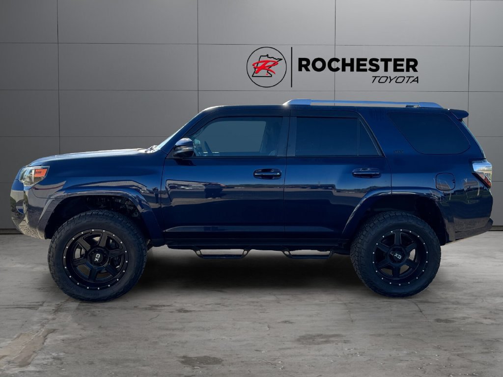 Certified 2018 Toyota 4Runner SR5 Premium AWD/4WD image 2
