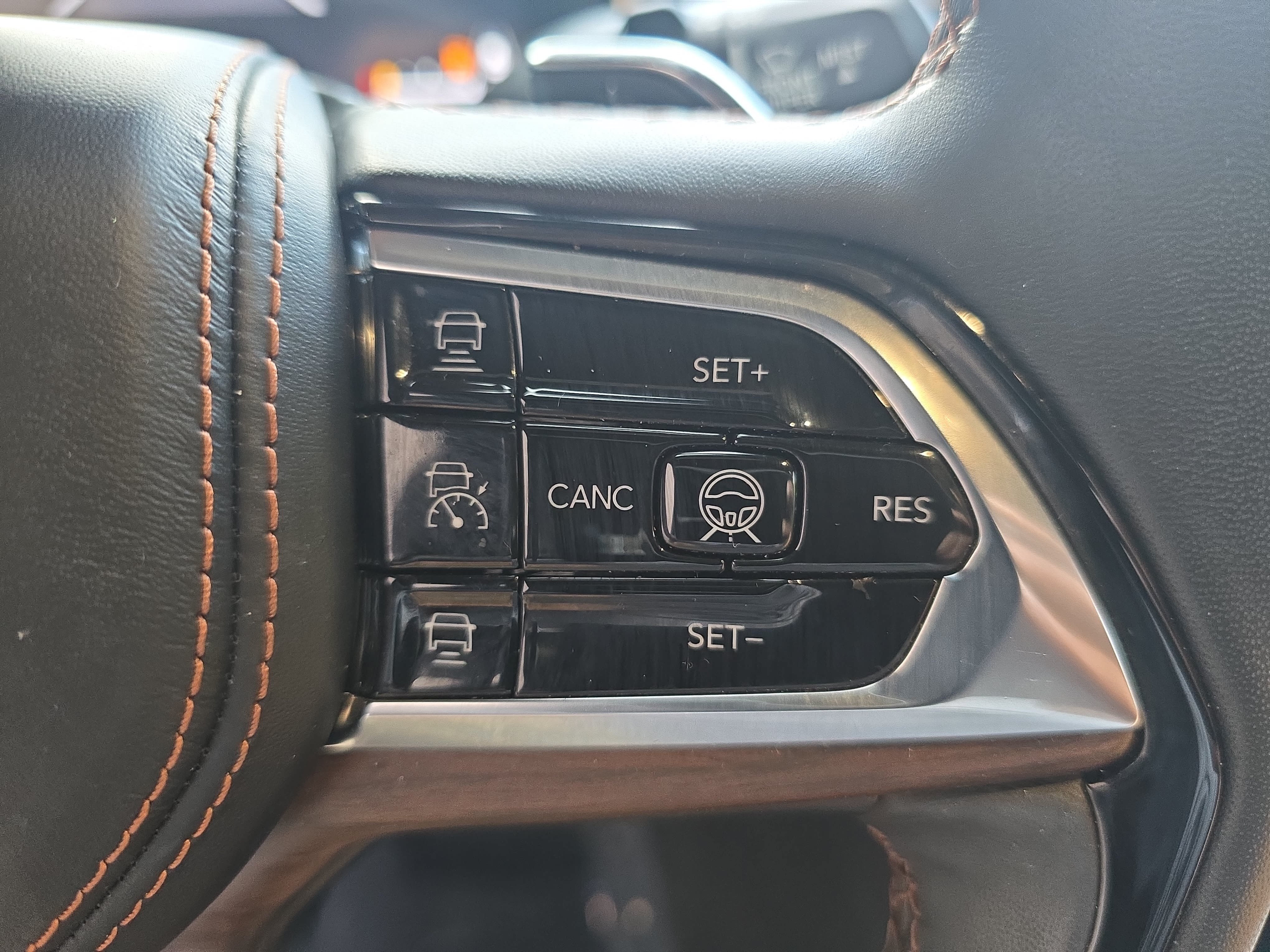 Used 2024 Jeep Grand Cherokee Summit w/ Luxury Tech Group V AWD/4WD image 18