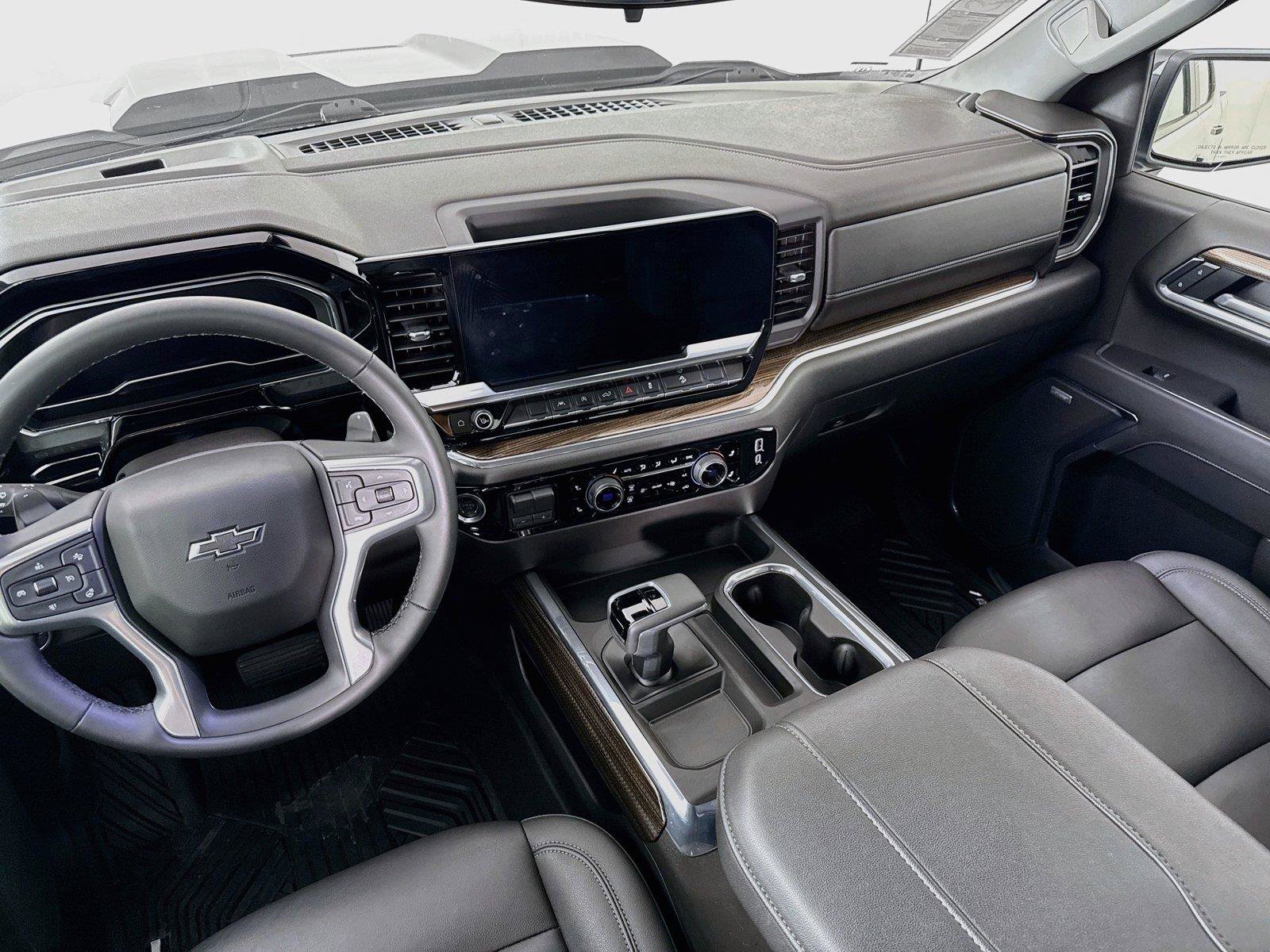 Used 2025 Chevrolet Silverado 1500 LT Trail Boss w/ Convenience Package II AWD/4WD image 33