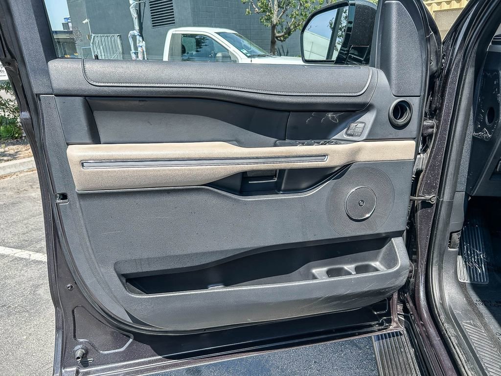 Used 2024 Ford Expedition Limited RWD image 27