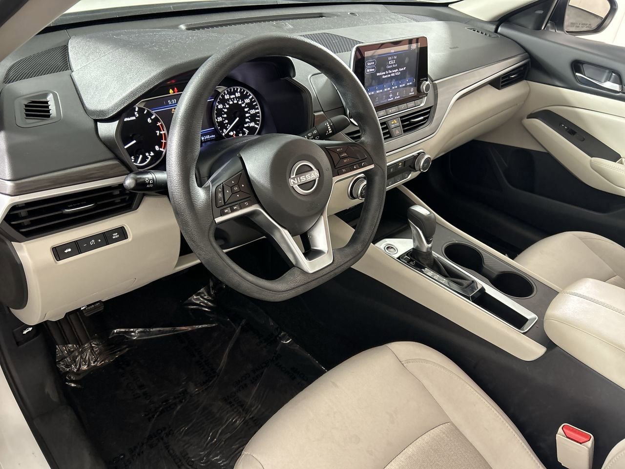 Used 2025 Nissan Altima 2.5 SV image 11