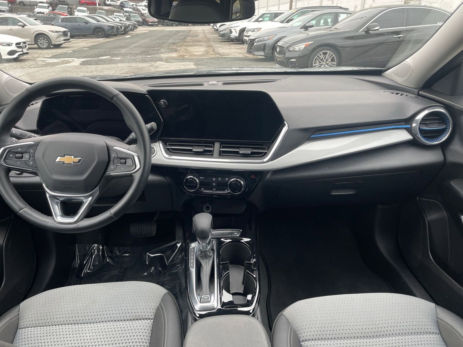 Used 2025 Chevrolet Trax LT w/ LT Convenience Package image 31