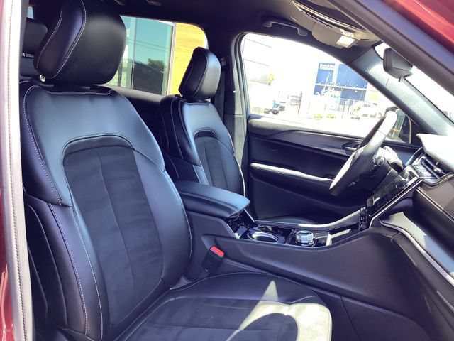 Used 2023 Jeep Grand Cherokee L Laredo AWD/4WD image 38