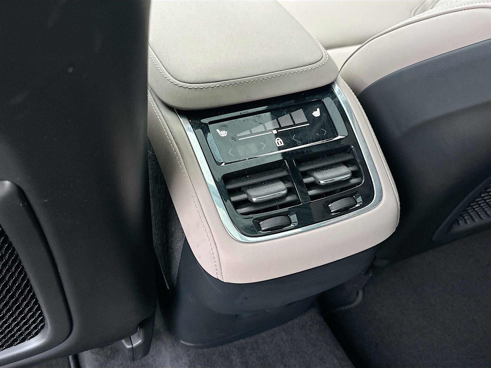 Used 2025 Volvo XC90 B5 Plus w/ Protection Package Premier image 25