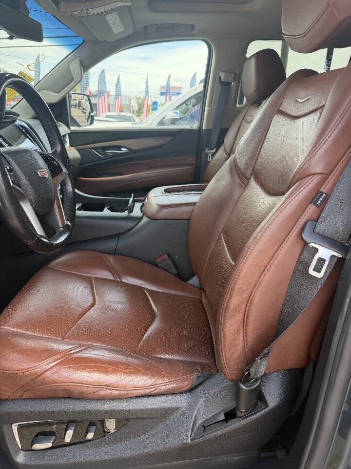 Used 2019 Cadillac Escalade Luxury AWD/4WD image 6