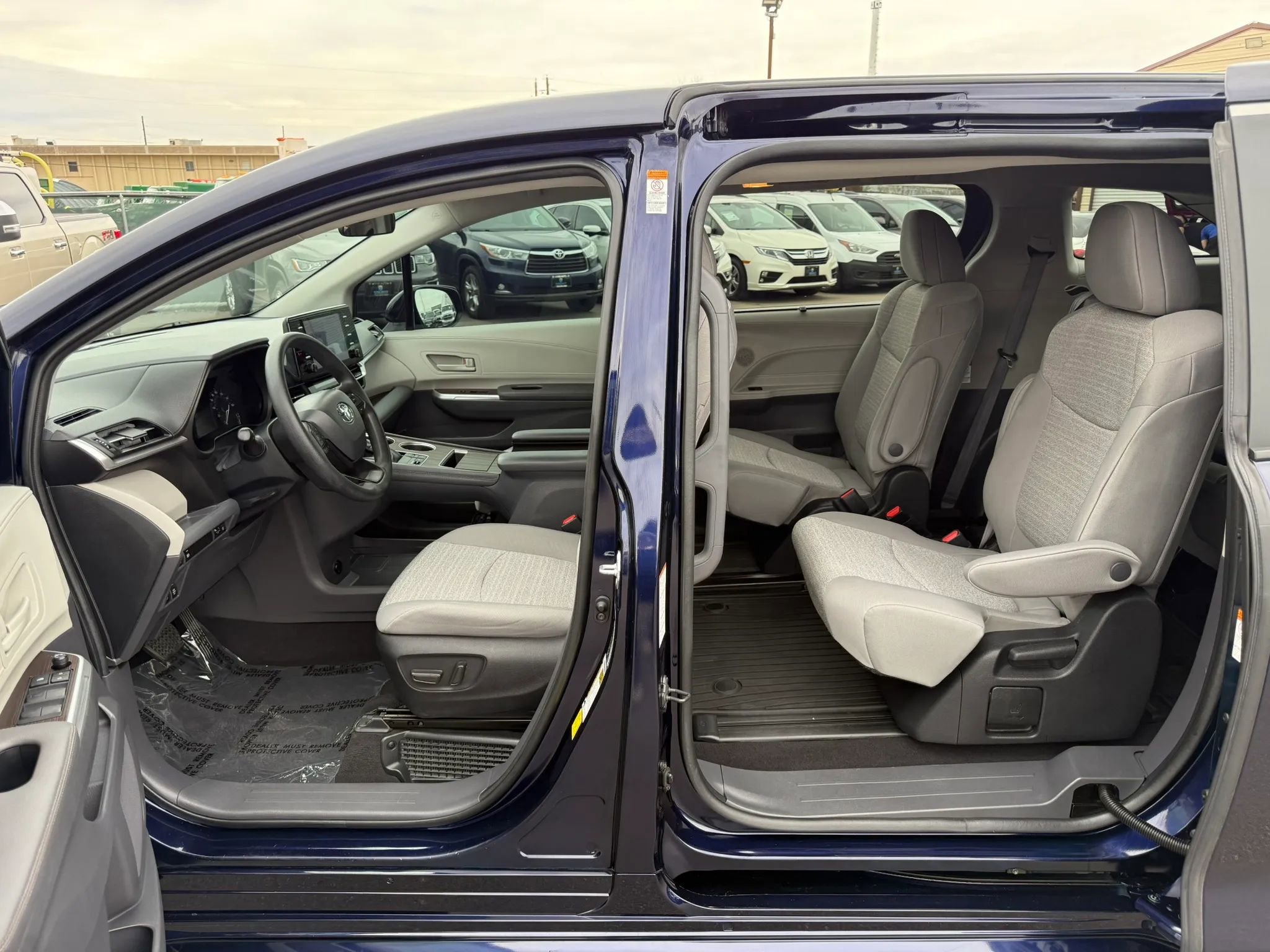 Used 2022 Toyota Sienna LE image 22