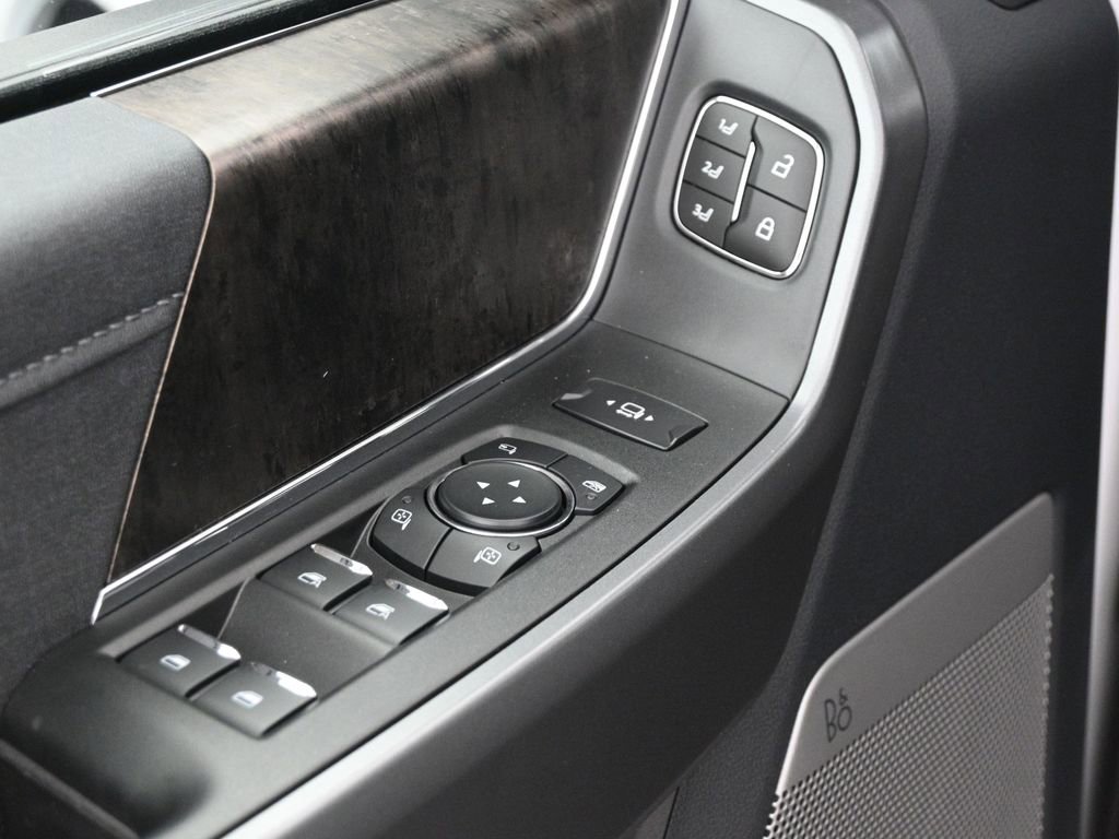 New 2026 Ford F250 Lariat w/ Black Appearance Package image 9