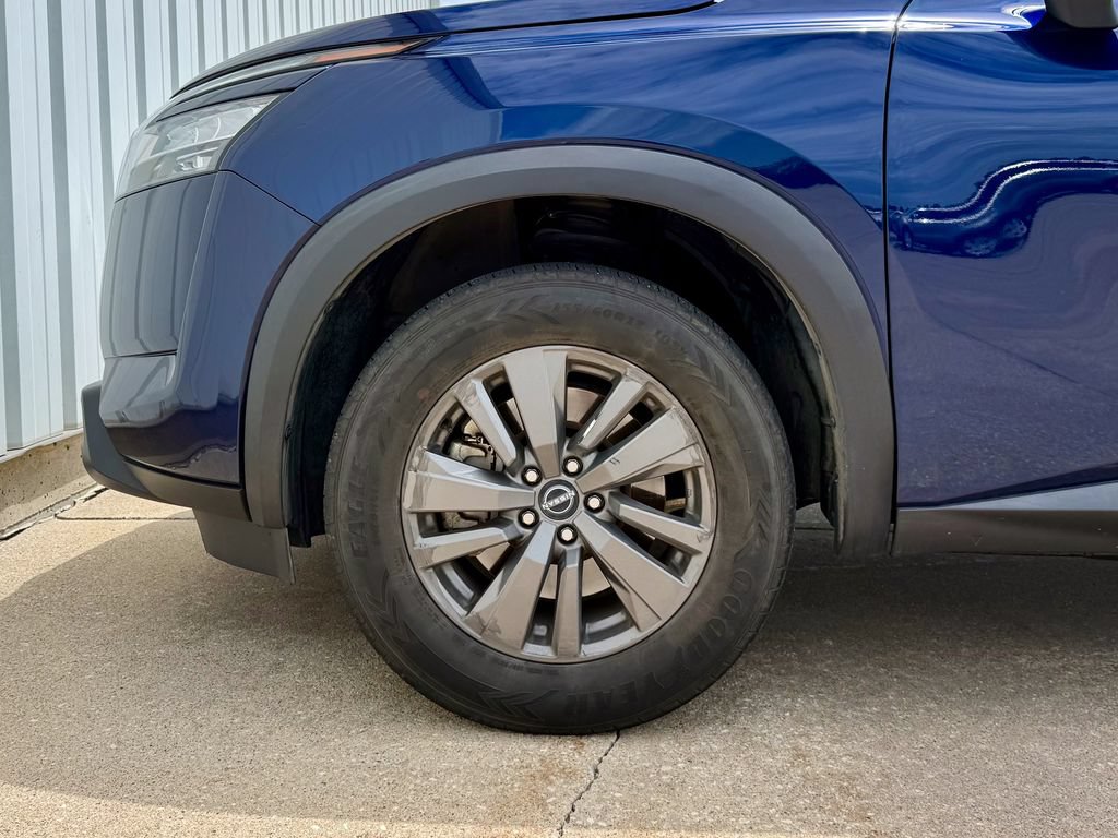 Used 2022 Nissan Pathfinder SV AWD/4WD image 25