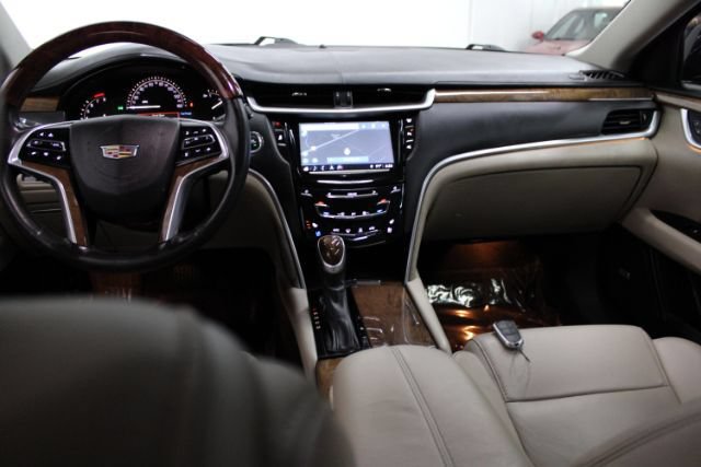 Used 2018 Cadillac XTS Luxury FWD image 2
