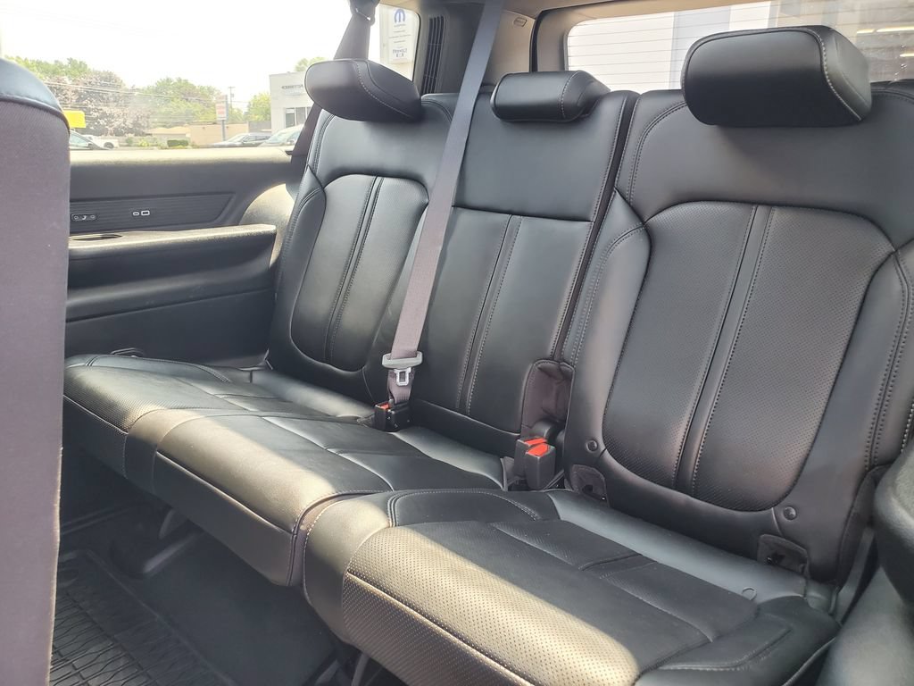Used 2024 Jeep Wagoneer L Series III w/ Premium Group I AWD/4WD image 30