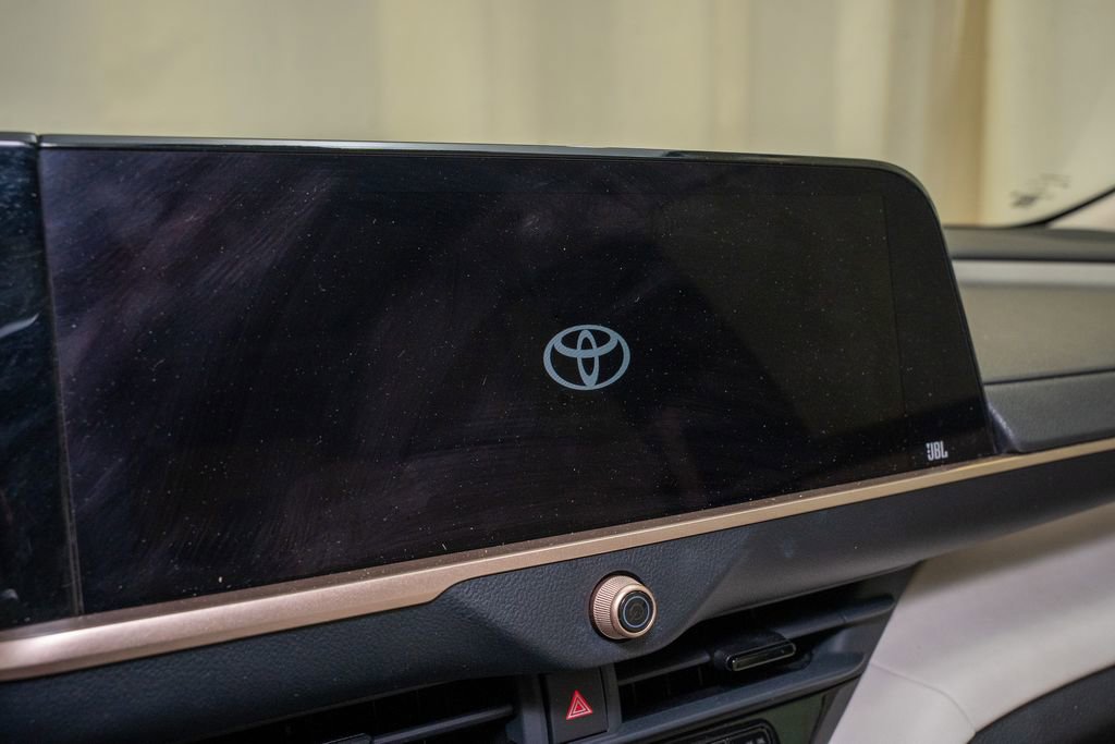 Used 2023 Toyota Crown Limited image 14