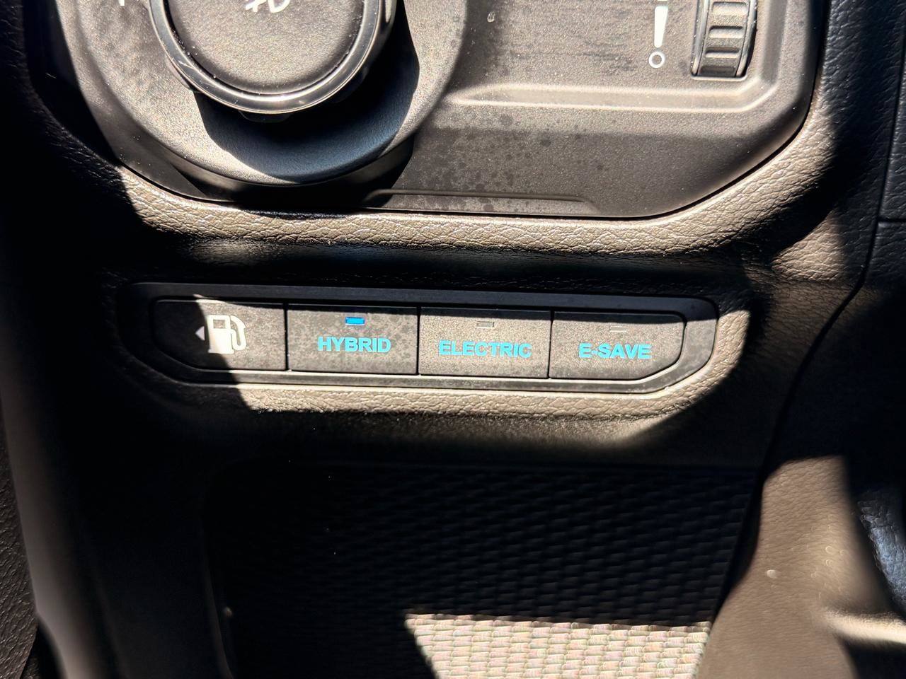 Used 2023 Jeep Wrangler Sahara w/ Cold Weather Group AWD/4WD image 33