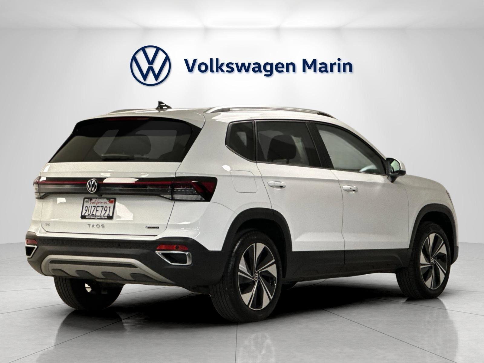 Used 2025 Volkswagen Taos SE w/ Panoramic Sunroof Package AWD/4WD image 5