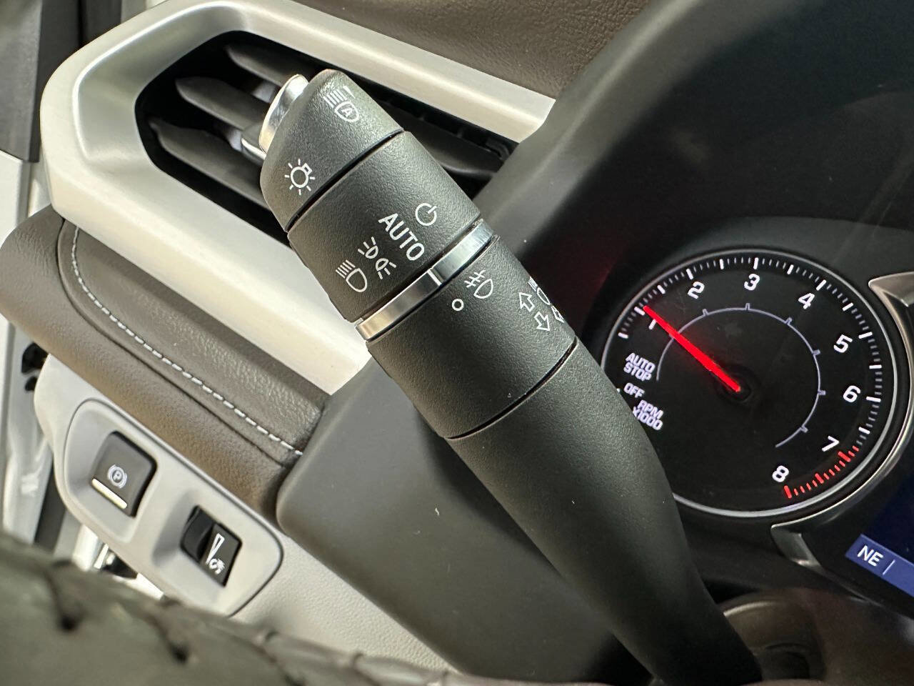 Used 2021 GMC Acadia SLT image 31