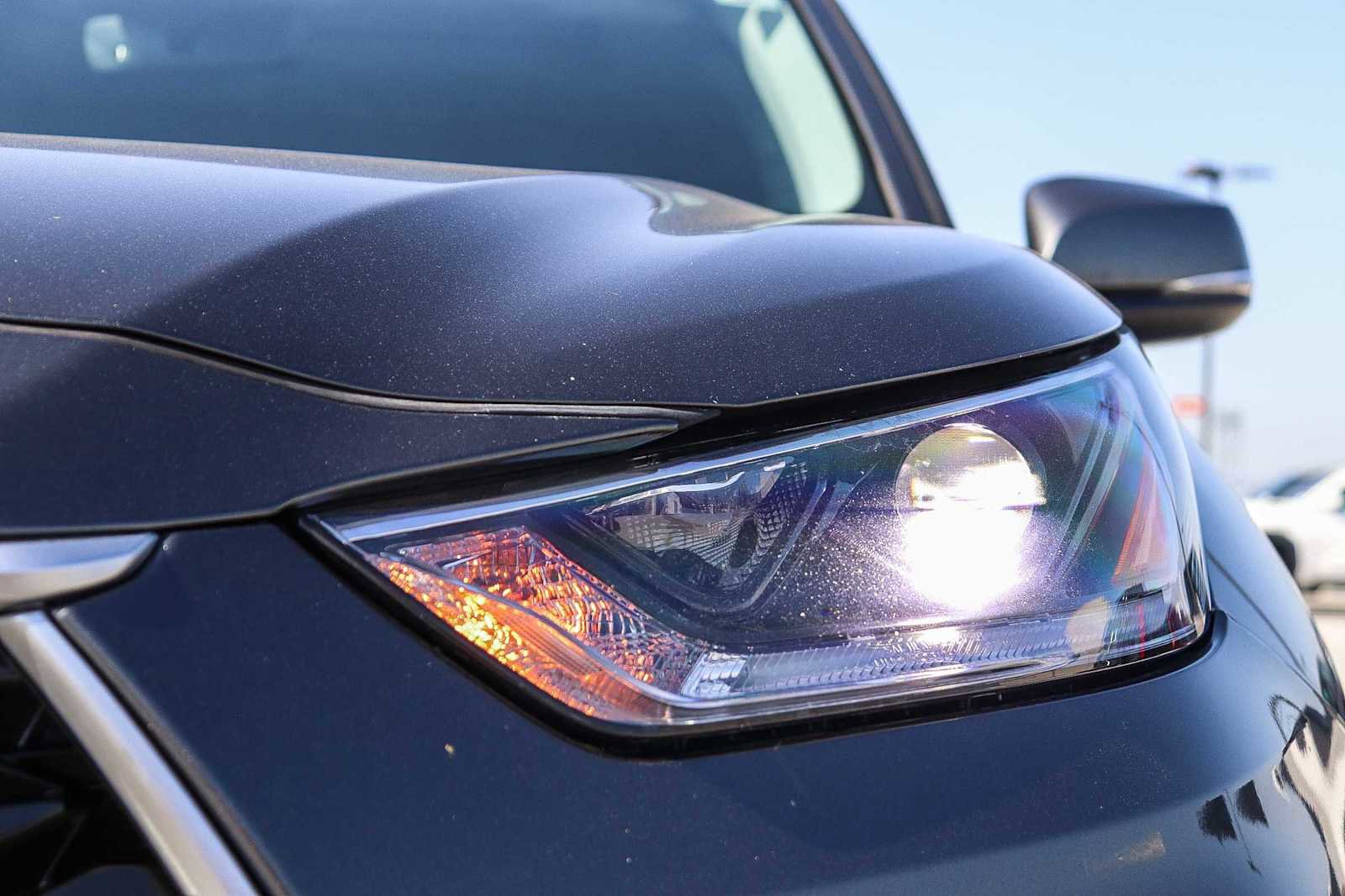 Used 2021 Toyota Highlander XLE image 7