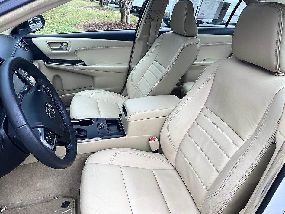 Used 2017 Toyota Camry XLE w/ Moonroof Package FWD image 11