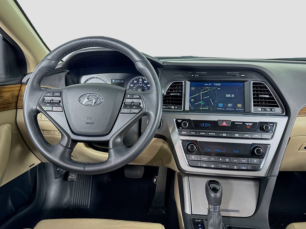 Used 2015 Hyundai Sonata Limited w/ Option Group 05 FWD image 11
