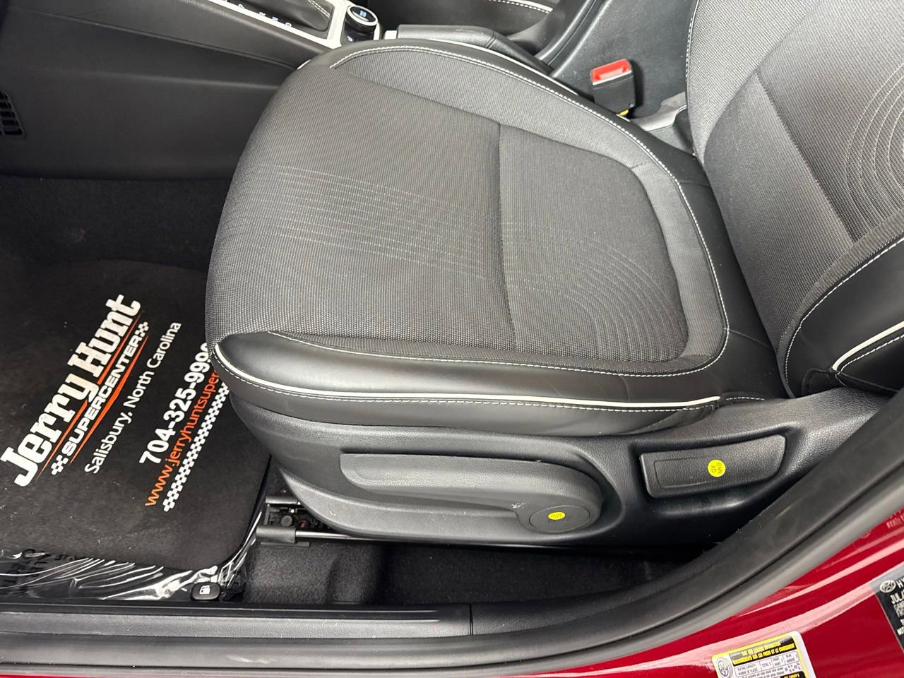 Used 2024 Hyundai Venue Limited image 12