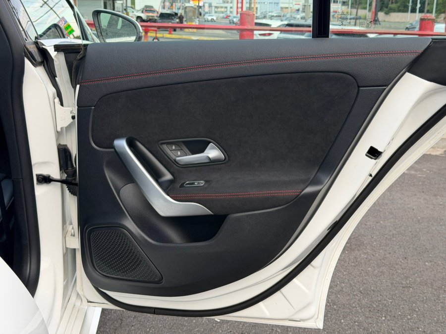 Used 2023 Mercedes-Benz CLA 250 4MATIC image 31
