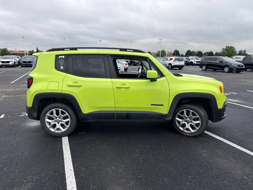 Used 2017 Jeep Renegade Latitude AWD/4WD image 8