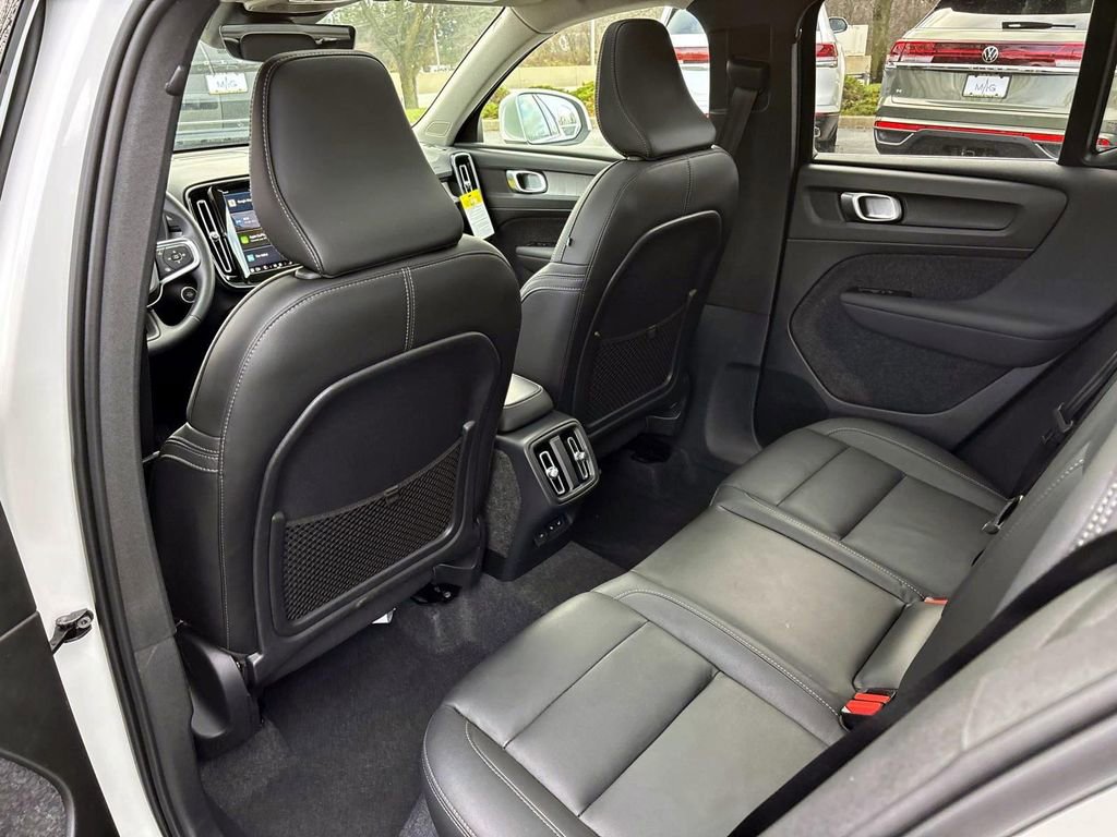 Used 2025 Volvo XC40 B5 Core w/ Protection Package Premier image 28