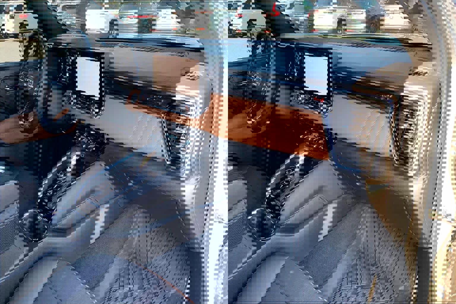 Used 2024 GMC Canyon AT4 w/ Canyon Safety Plus Package image 18