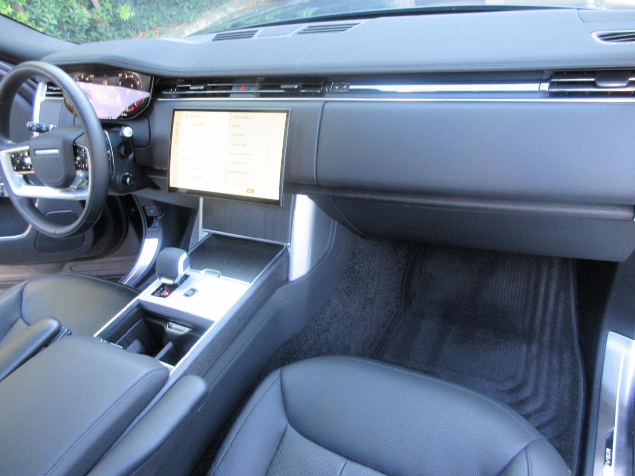 Used 2025 Land Rover Range Rover SE AWD/4WD image 32