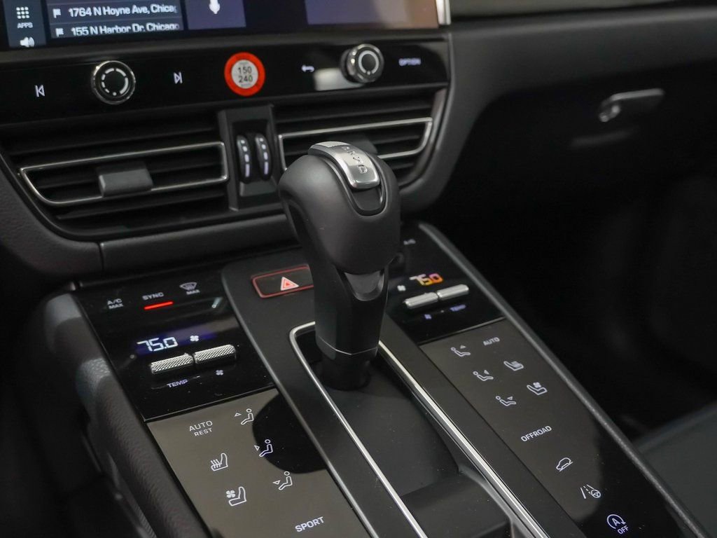 Certified 2025 Porsche Macan image 33