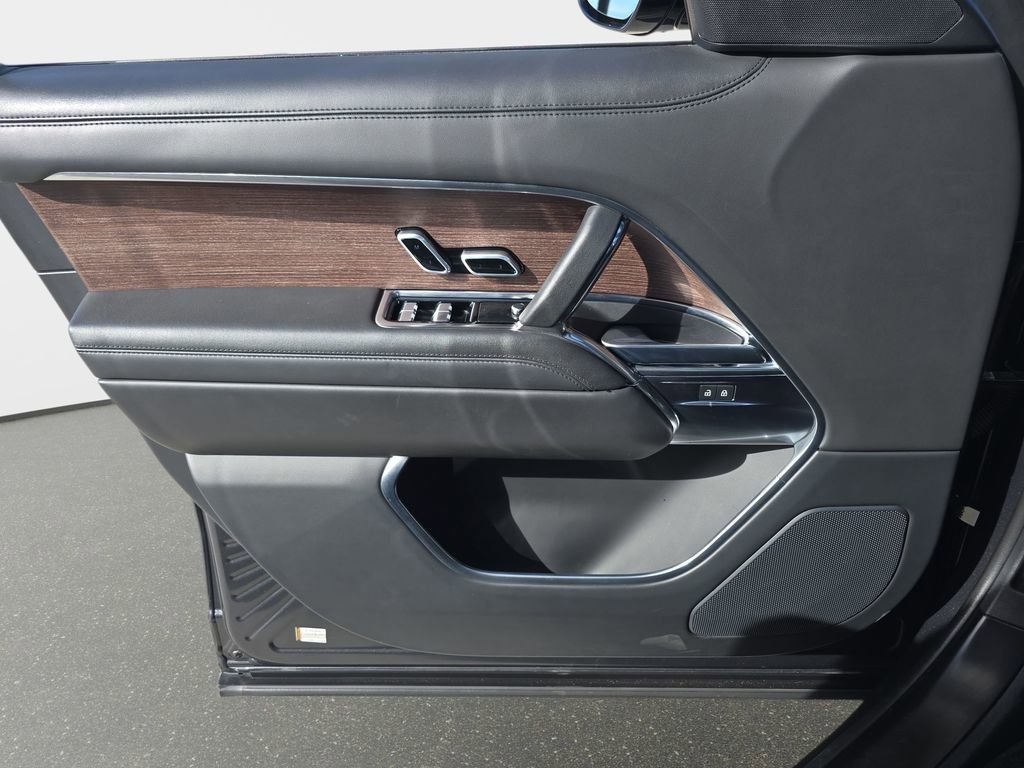 Used 2023 Land Rover Range Rover SE image 28