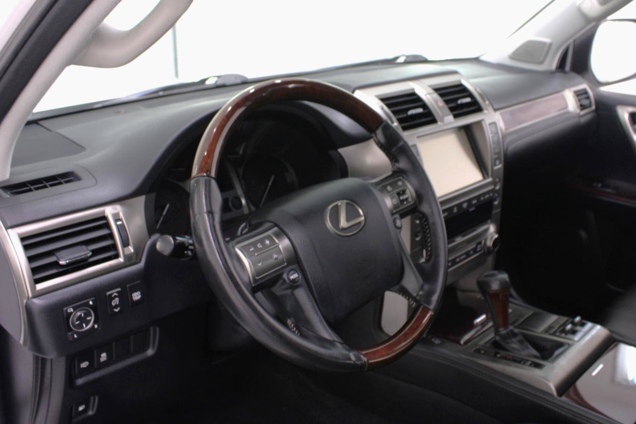 Used 2017 Lexus GX 460 AWD/4WD image 32