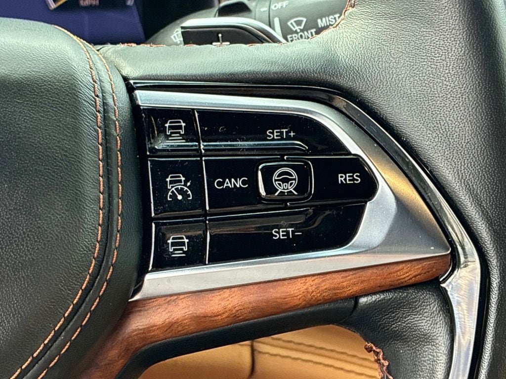 Used 2023 Jeep Grand Cherokee Summit AWD/4WD image 29
