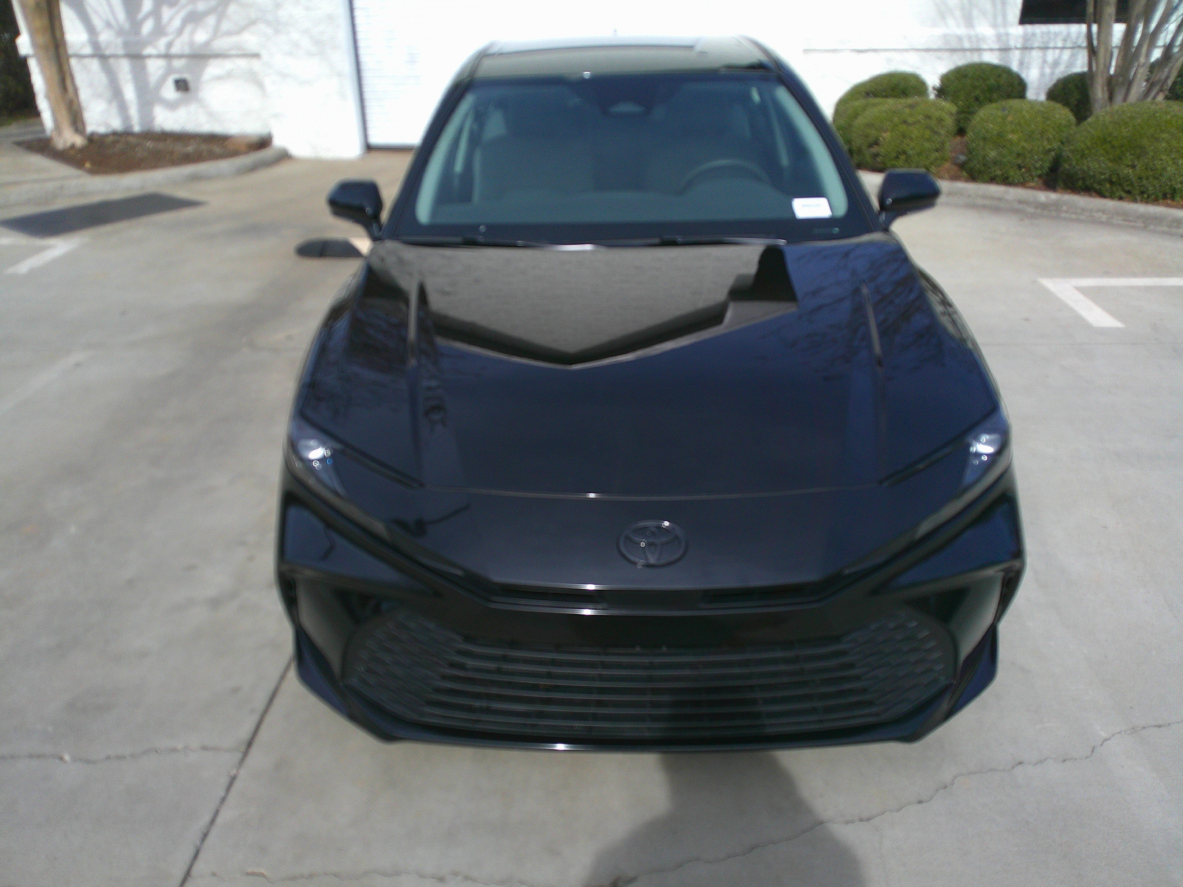 Used 2025 Toyota Camry LE image 3