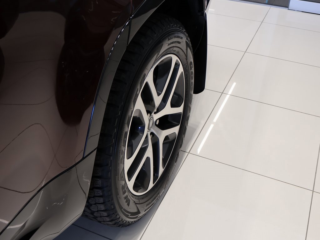 New 2025 Land Rover Defender 130 X-Dynamic SE image 20