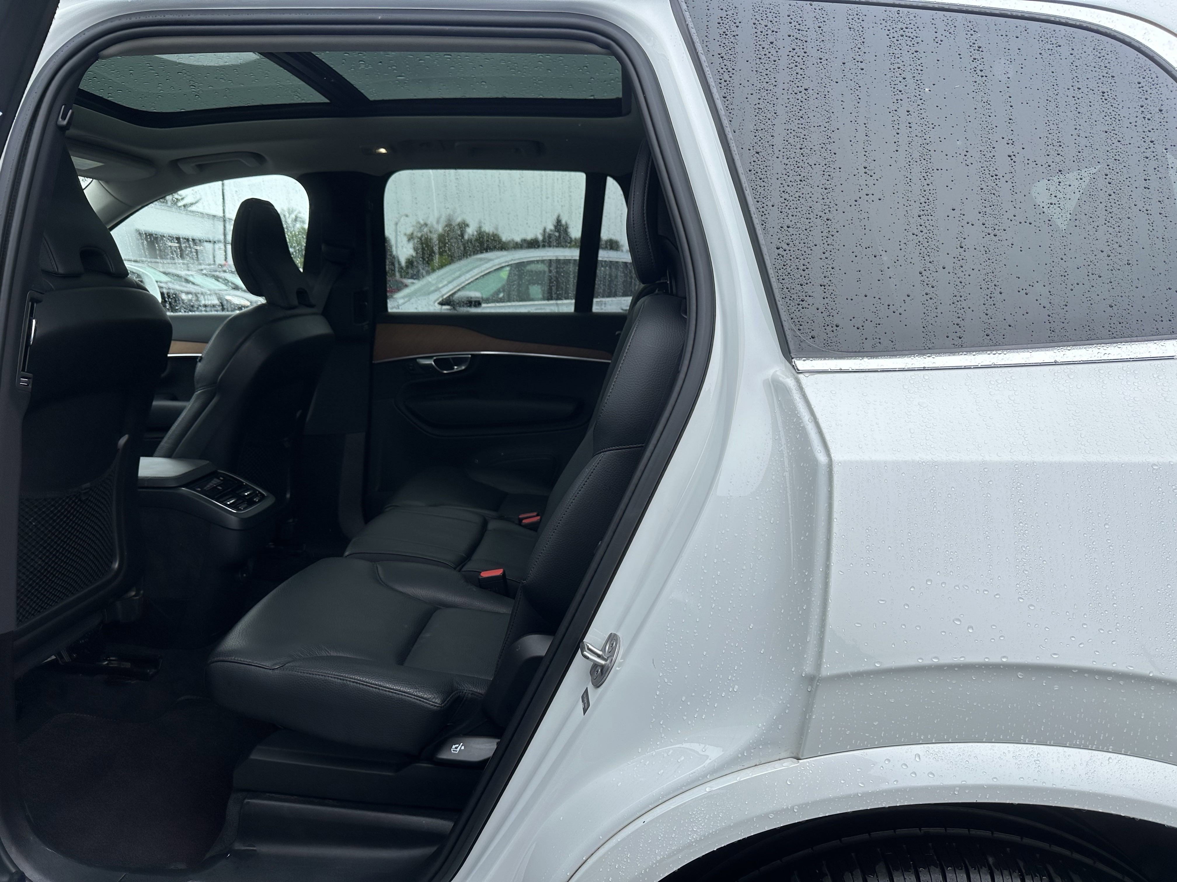 Used 2023 Volvo XC90 B5 Plus image 18