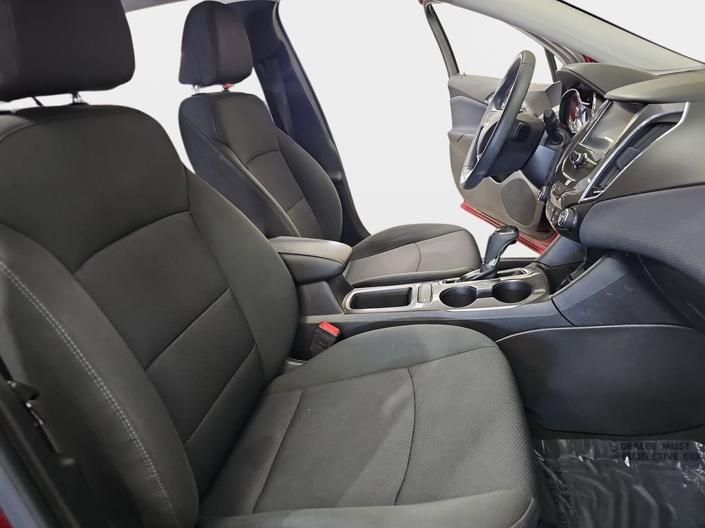 Used 2018 Chevrolet Cruze LT w/ Convenience Package FWD image 12