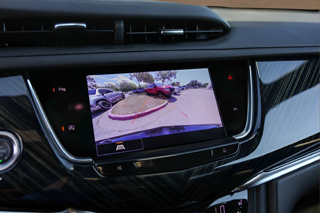 Certified 2025 Cadillac XT6 Premium Luxury FWD image 17