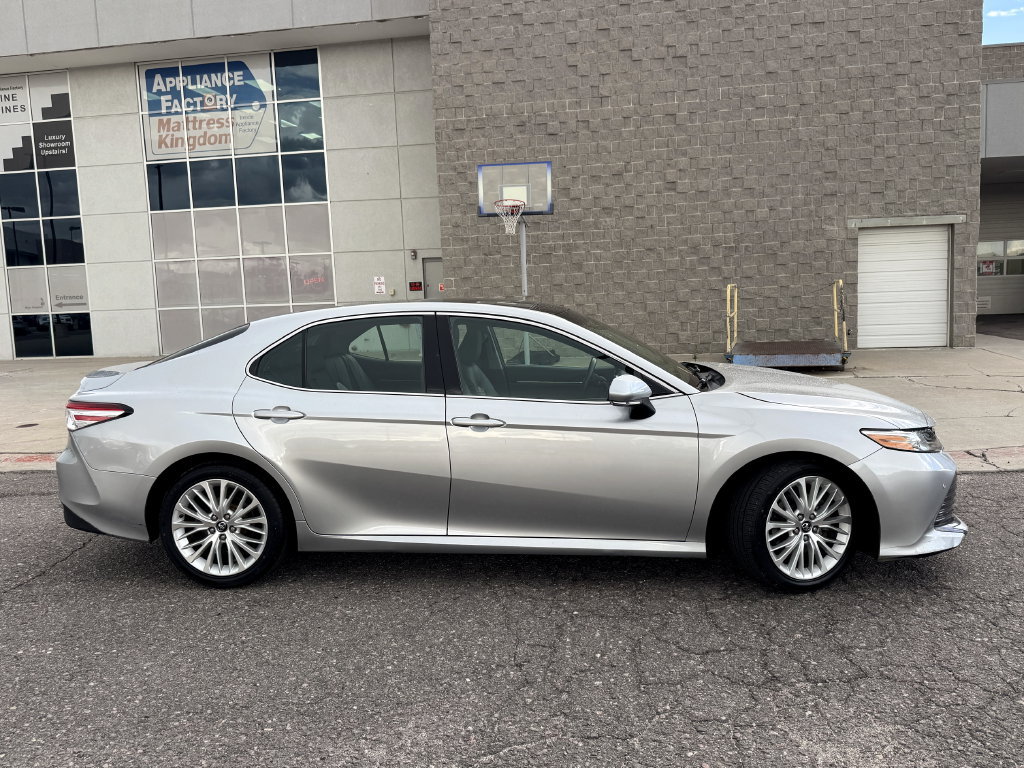 Used 2018 Toyota Camry XLE FWD image 4
