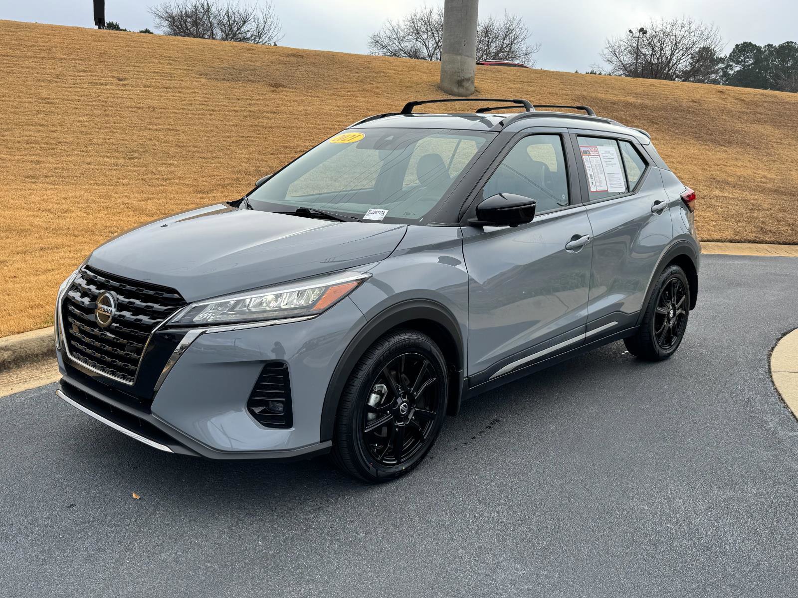 Used 2021 Nissan Kicks SR w/ SR Premium Package image 2