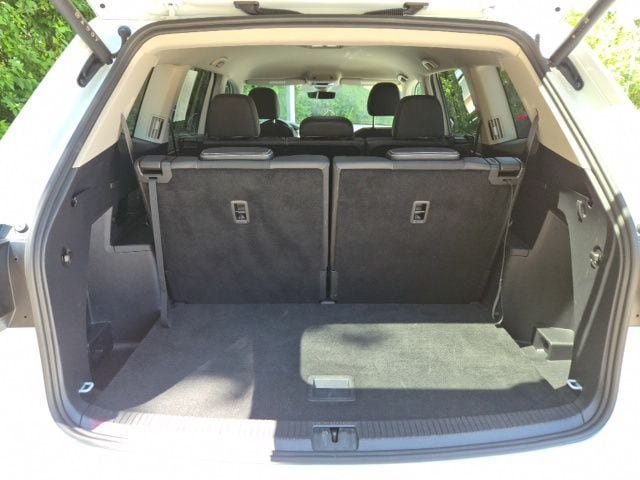 Used 2025 Volkswagen Atlas SE AWD/4WD image 9
